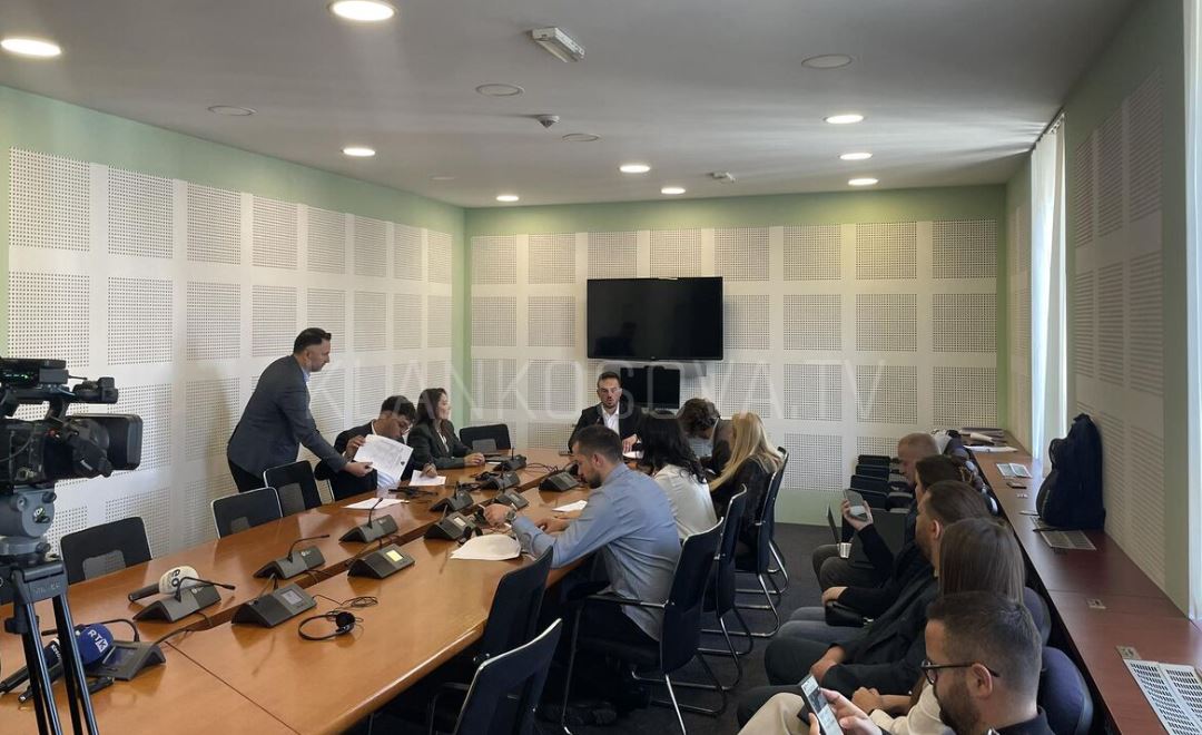 Komisioni e lë për të martën shqyrtimin e kandidatëve për KPM-në (VIDEO)