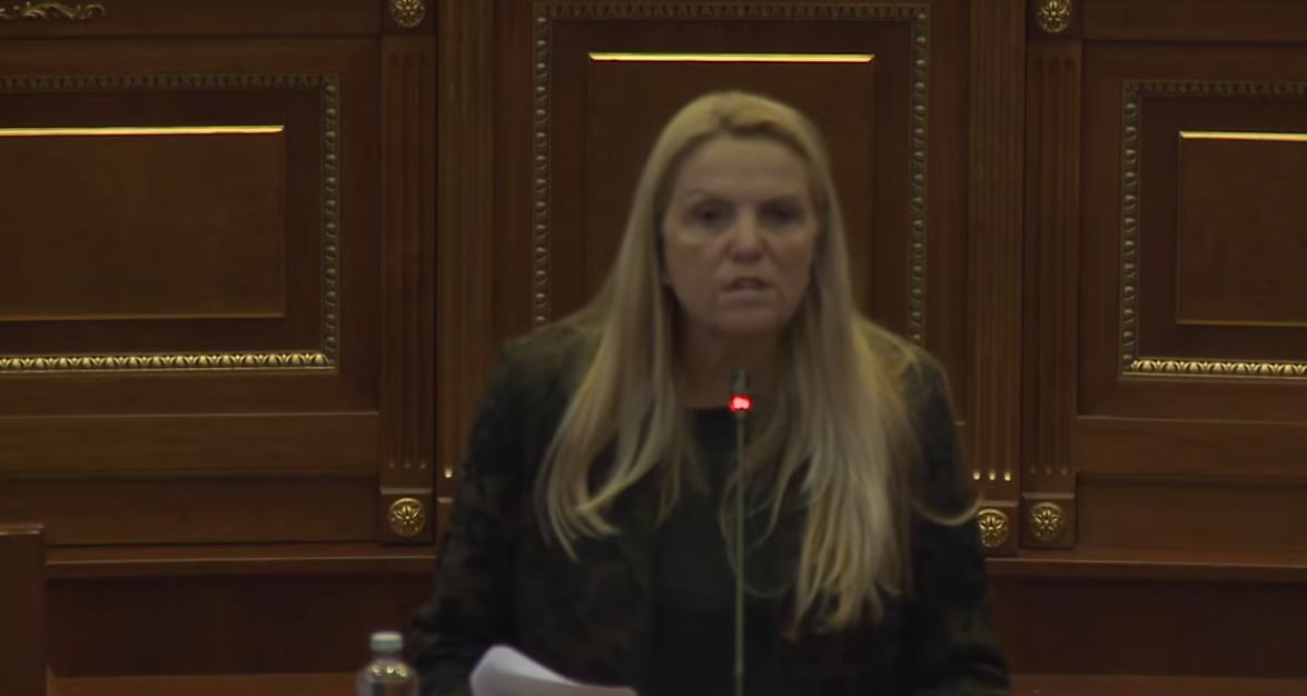 “Pacientët po presin korridoreve” - Kadrijaj kritikon gjendjen në shëndetësi