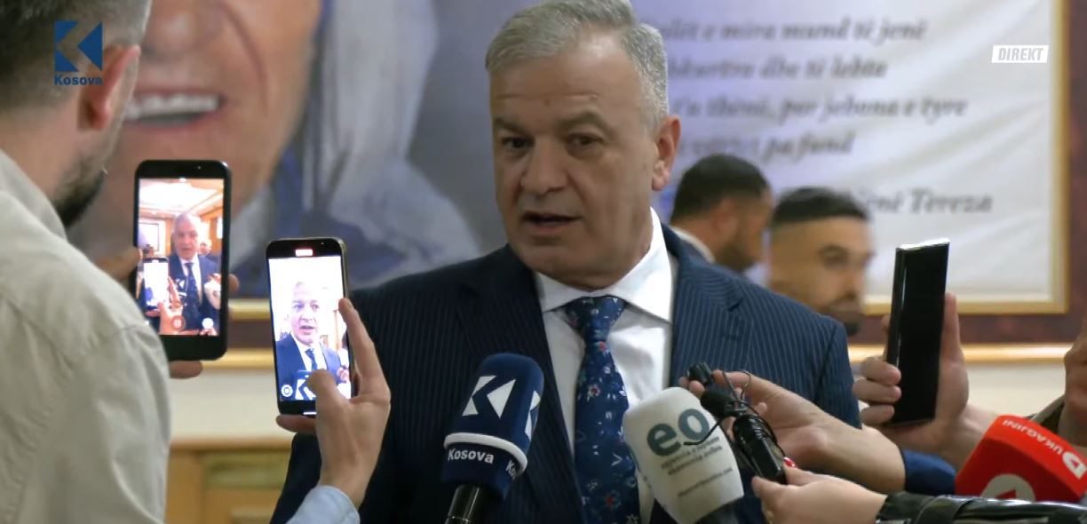 Gazetarja e Klan Kosovës e sfidon Bardiqin: A do të tentoni sërish karate ta zgjedhni presidentin?