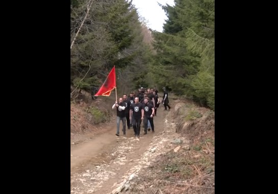 Prita e 23 prillit: Marshim në përkujtim të dëshmoreve të Koshares (VIDEO)
