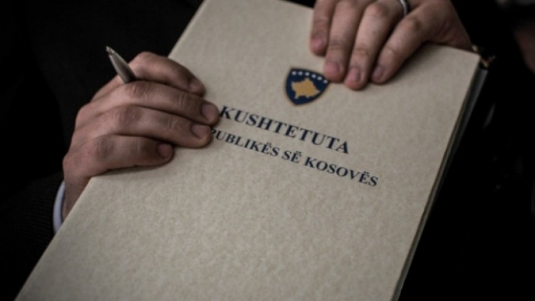 Kosova shënon Ditën e Kushtetutës