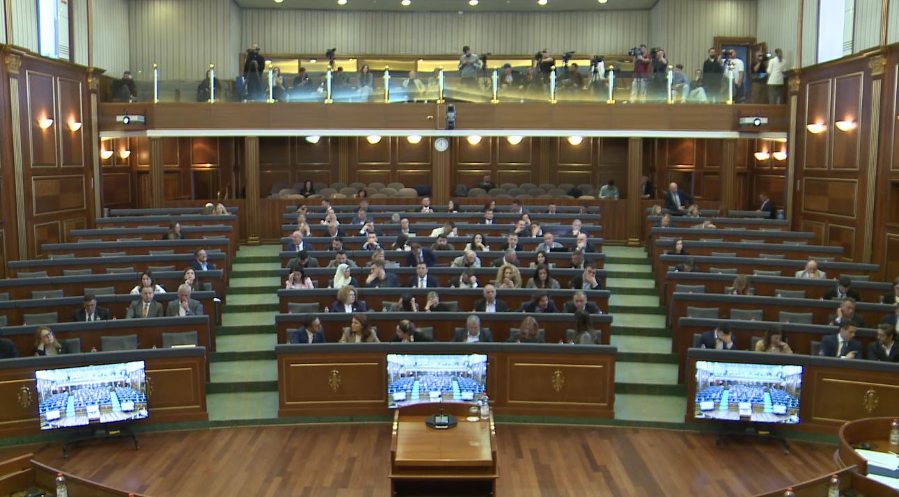 Kalon ligji për sigurimet shëndetësore me pakënaqësi nga opozita