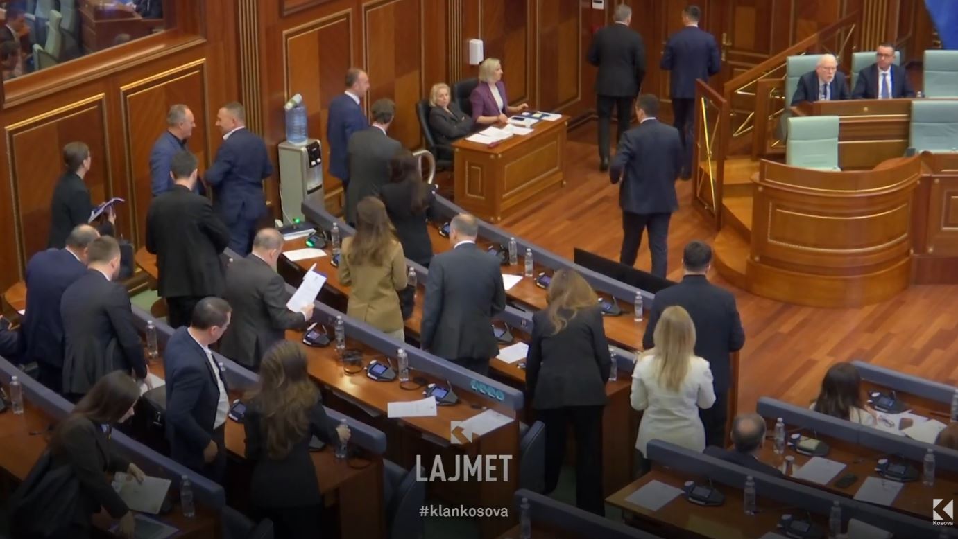 Çka ndodhi me rezolutën për luftën? - VV nuk e futi në rend dite, PDK braktisi seancën (VIDEO)