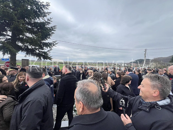Përvjetori i masakrës në Lybeniq të Pejës, dy krerët e shtetit shmangin përshëndetjen