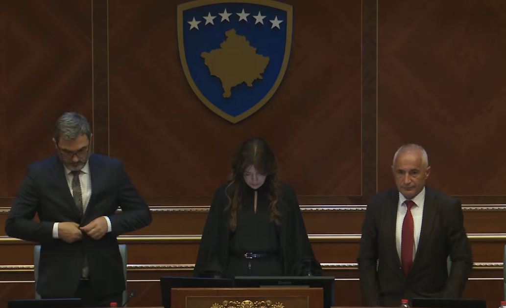 Deputetët nderojnë Eliot Engel me një minutë heshtje