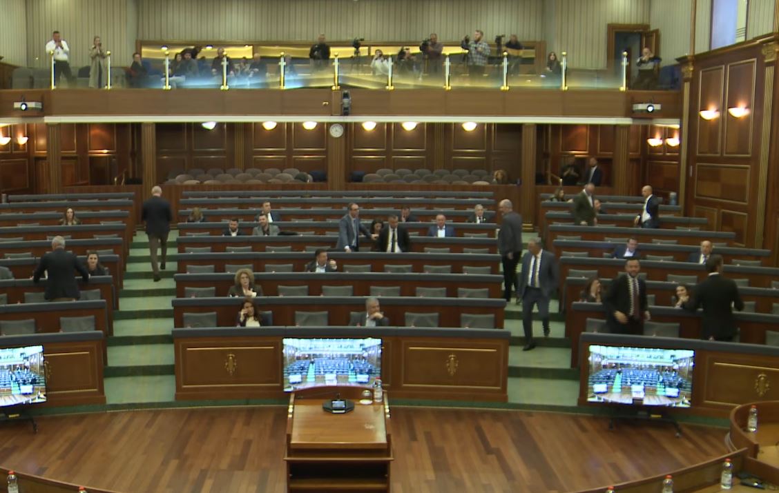 PDK: Qeveria të ndërpresë lojën politike për ngritjen e çmimit të rrymës