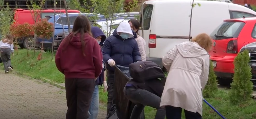 Aksioni vullnetar: Pastrohen “Pavarësia” e Mati 1 (VIDEO)