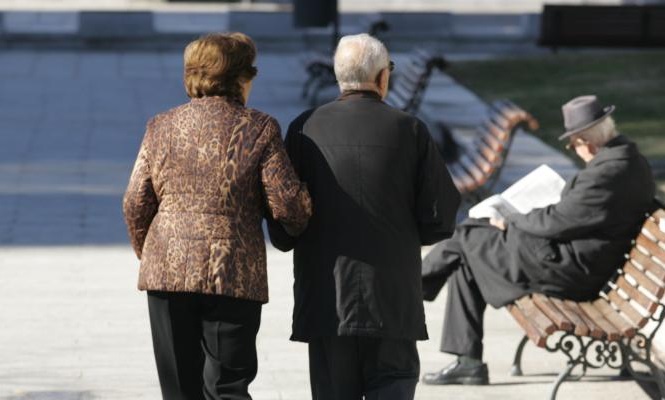 Dalin pensionet e moshës dhe ato kontribuuese