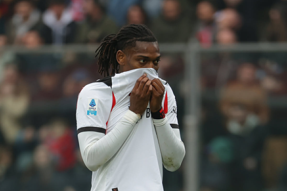 Milan gati të dëgjojë ofertat për Rafael Leao, Manchester United në garë