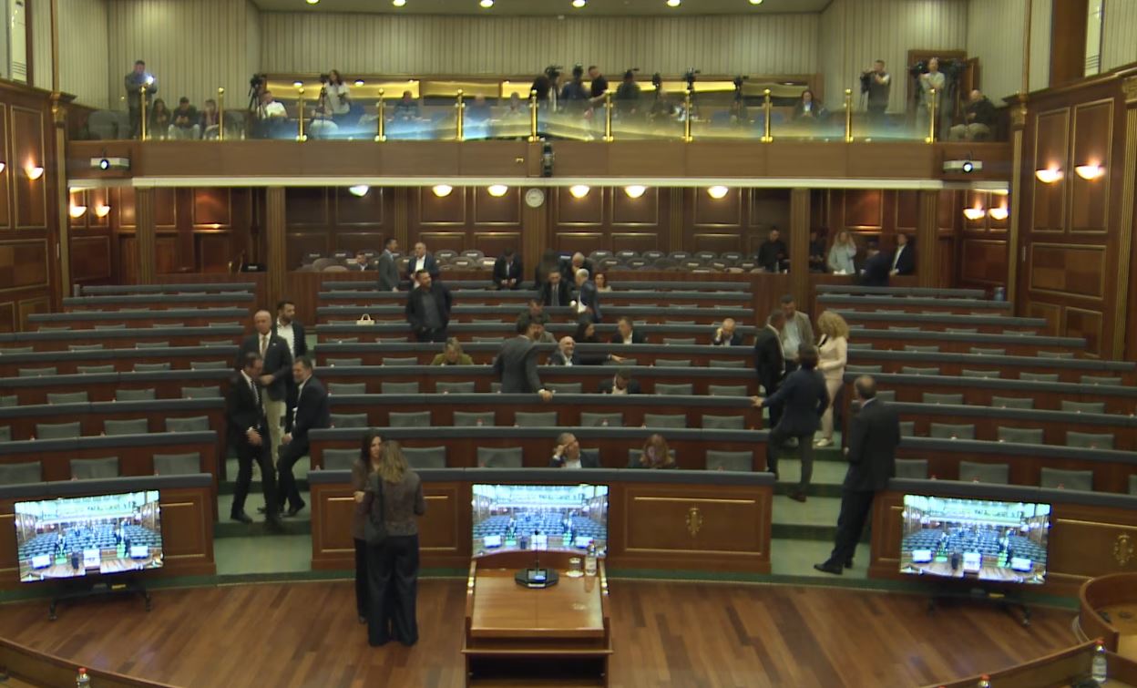 Nis seanca për presidentin, sërish pa opozitën