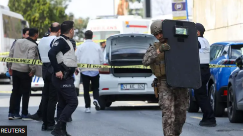 Të shtënat te konsullata në Turqi: Një sulmues i vdekur, dy të tjerë “të neutralizuar”