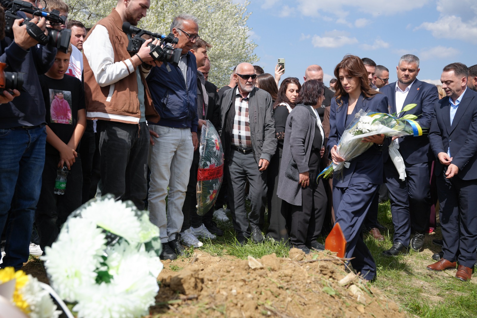 Haxhiu mori pjesë në ceremoninë e rivarrimit të Sinan Dautit