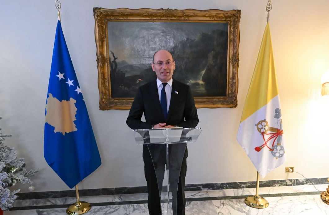 Shkarkohet nga detyra ambasadori i Kosovës në Vatikan