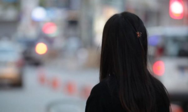 Një e mitur raportohet e zhdukur në Vushtrri, policia nis hetimet