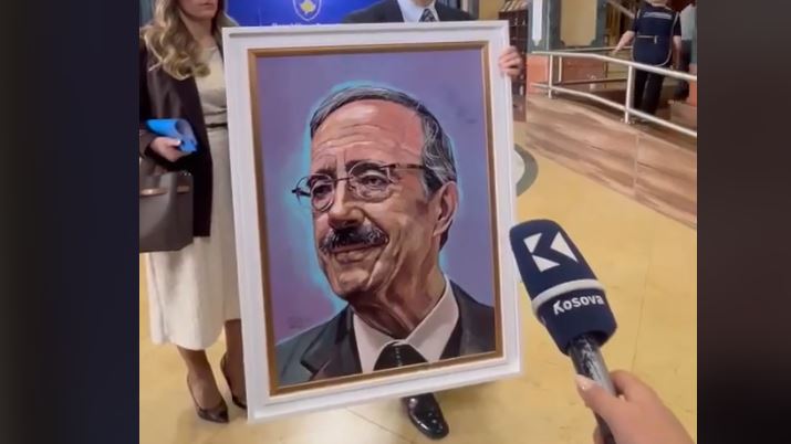 AAK nderon Eliot Engel me portret për kontributin ndaj Kosovës