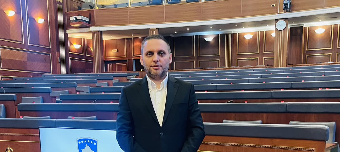 Deputeti i listës së LVV-së shpall përfundimin e legjislaturës së X