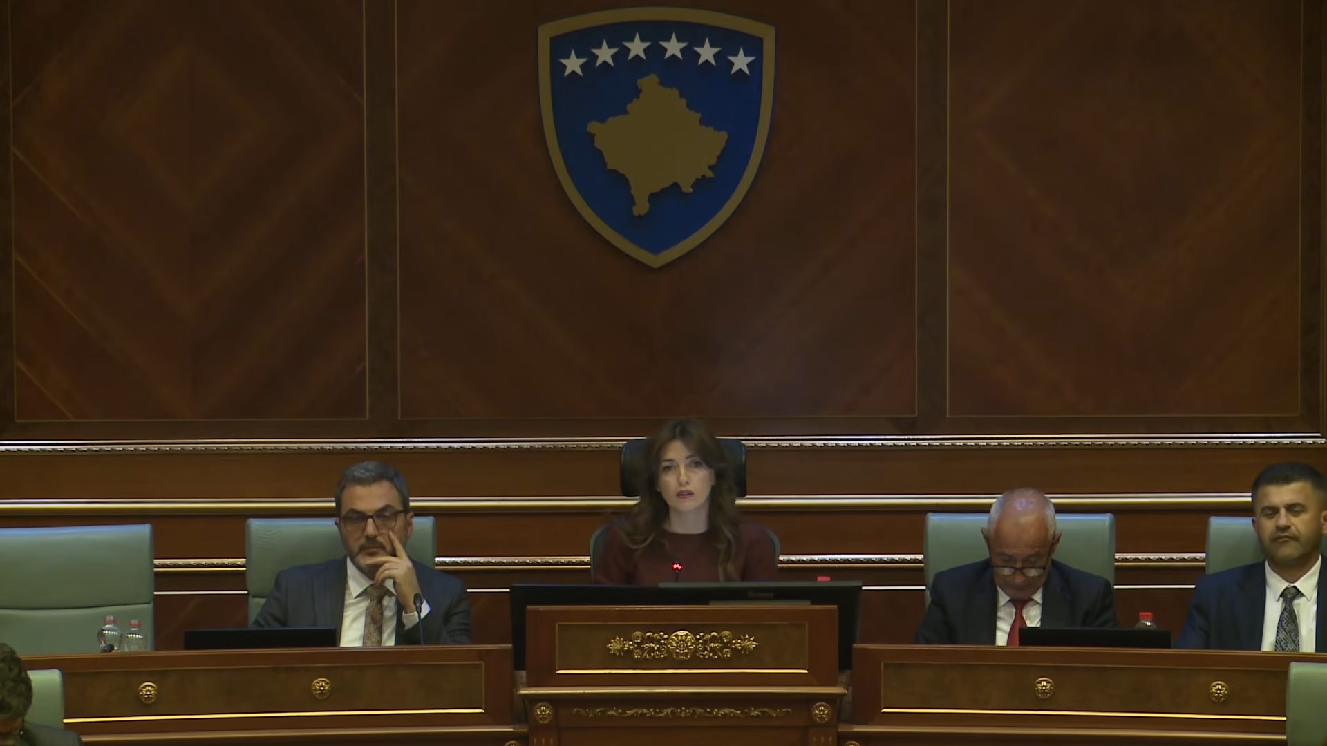 Kryetarja Haxhiu sërish u bën thirrje deputetëve të opozitës të paraqiten në sallë