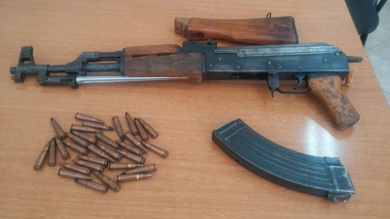 Kapen 7 armë, një granatë dhe mbi 100 fishekë për një javë në Pejë