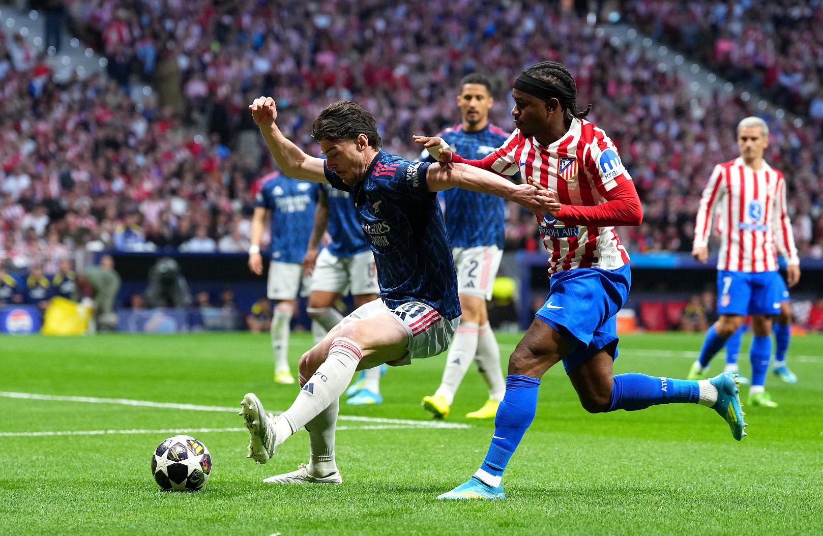 Paqe në aktin e parë në Metropolitano, Atletico e Arsenal barazojnë 1-1