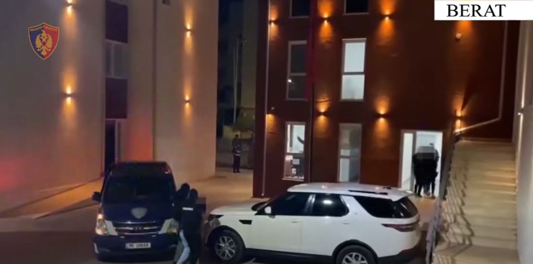 Prangosen tre shqiptarë në Berat për shitje të kokainës në lagje të qytetit