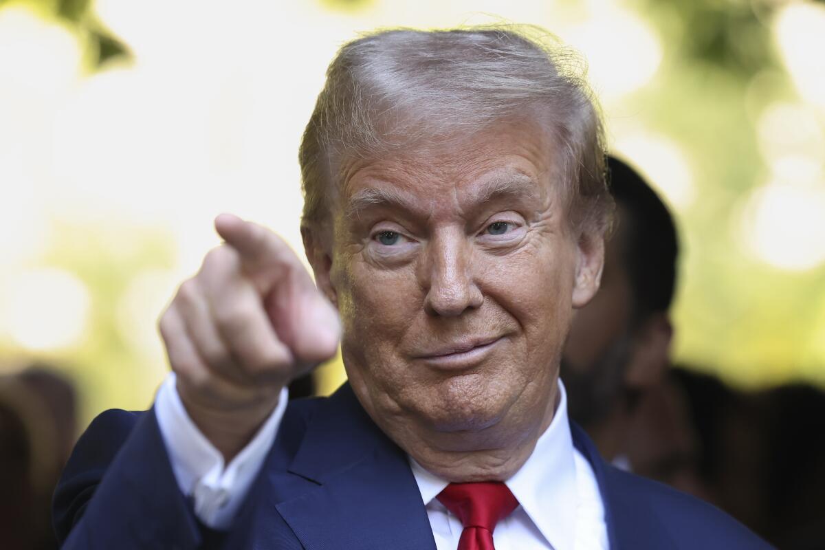 "Faleminderit", Trump mirëpret hapjen e Ngushticës së Hormuzit nga Irani