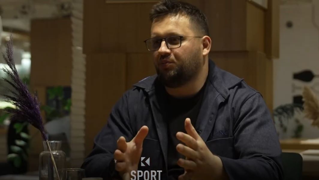 Gastronomi prishtinas: U dha çaj falas tifozëve, ftohet në Stamboll (VIDEO)