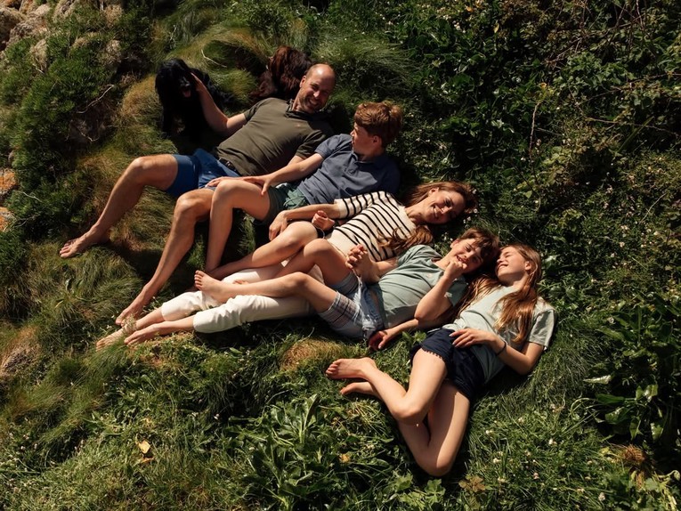 William dhe Kate festojnë 15-vjetorin e martesës me një foto të re familjare