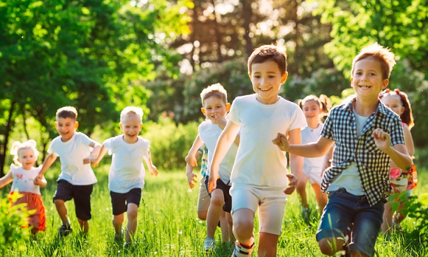 Si të rrisim një fëmijë të lumtur – çfarë thonë shkencëtarët?