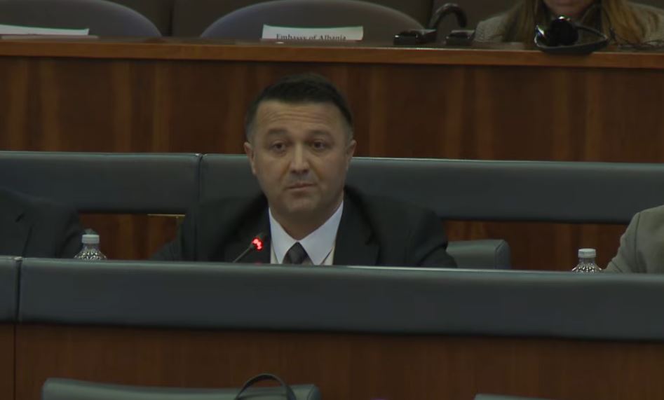 Berisha kërkon në Kuvend zgjidhje për dy çështje që prekin komunitetin e tij
