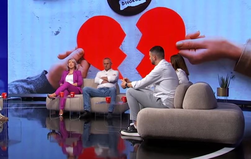 "Mungesa e dashurisë në familje, rrit rrezikun për lidhje të dobëta", fenomeni i tradhtisë në Gjeneratën Z (VIDEO)