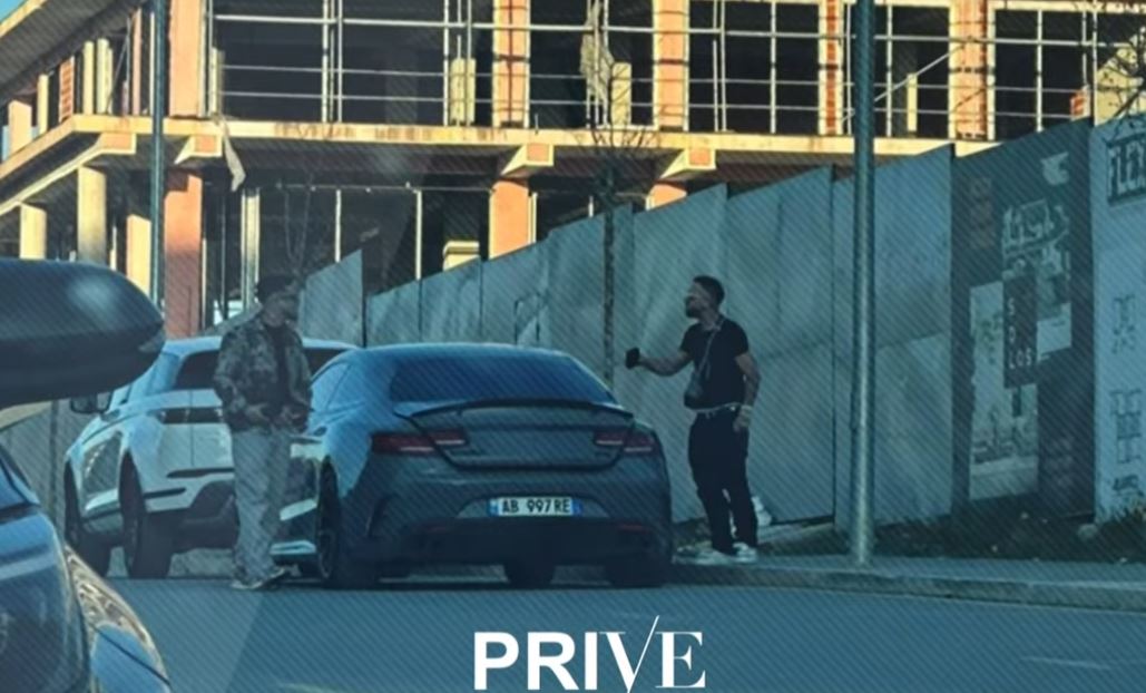 Gjesti, larg dritës së medias, shihet me shokun në qytet (VIDEO)