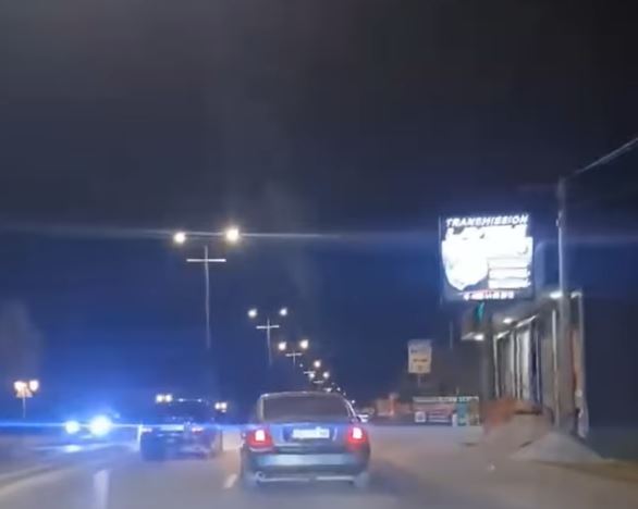 Gara shpejtësie, dy shoferë të rinj kapen në Ferizaj - gjobiten nga policia (VIDEO)