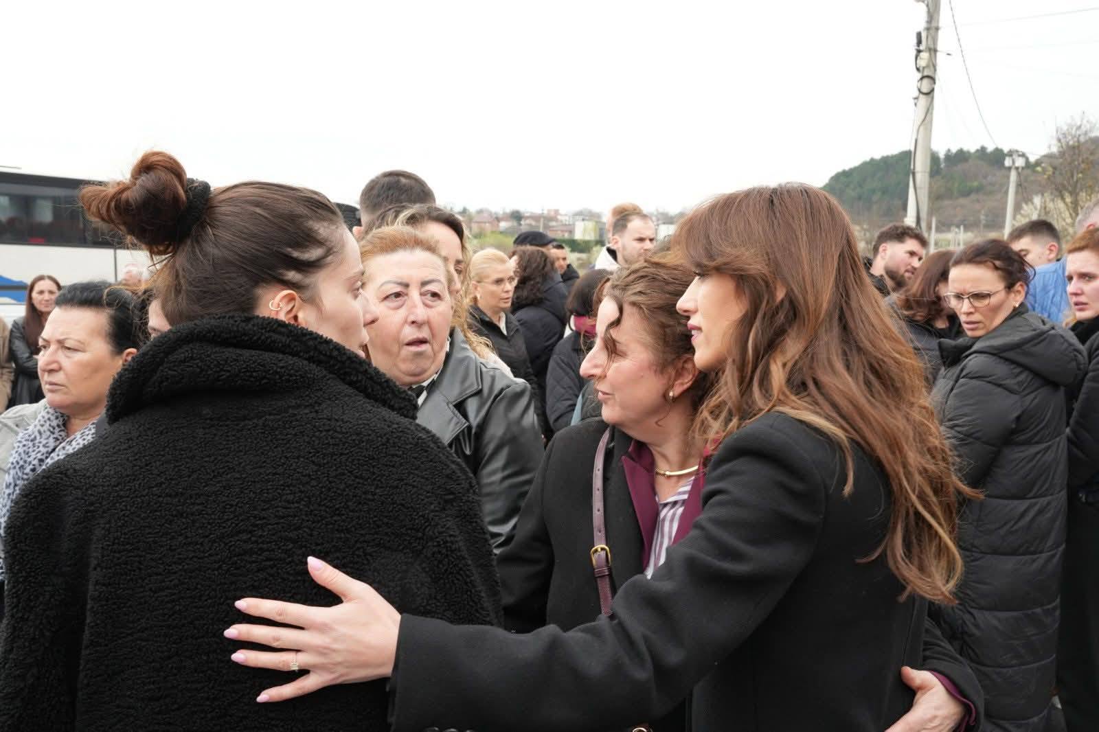 Haxhiu bën homazhe në Lubeniq të Pejës