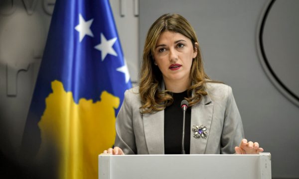 Haxhiu njofton për vdekjen e babait të saj: Mbështetësi im më i madh, nuk do të harroj kurrë