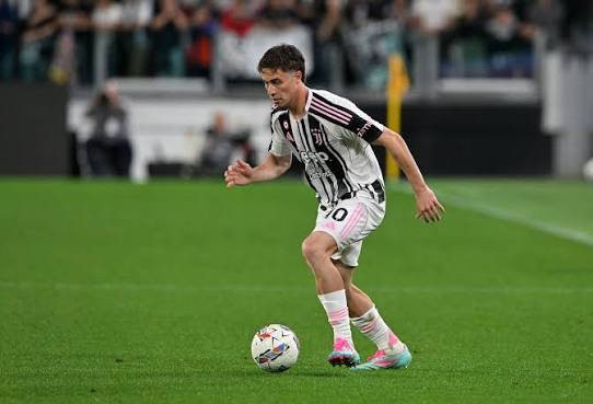 Juventus e dominon Genoa-n, mbyll pjesën e parë me avantazh