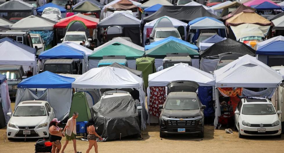 Harroni tendat e vjetra: Në Coachella po bëhet "kamping performues"