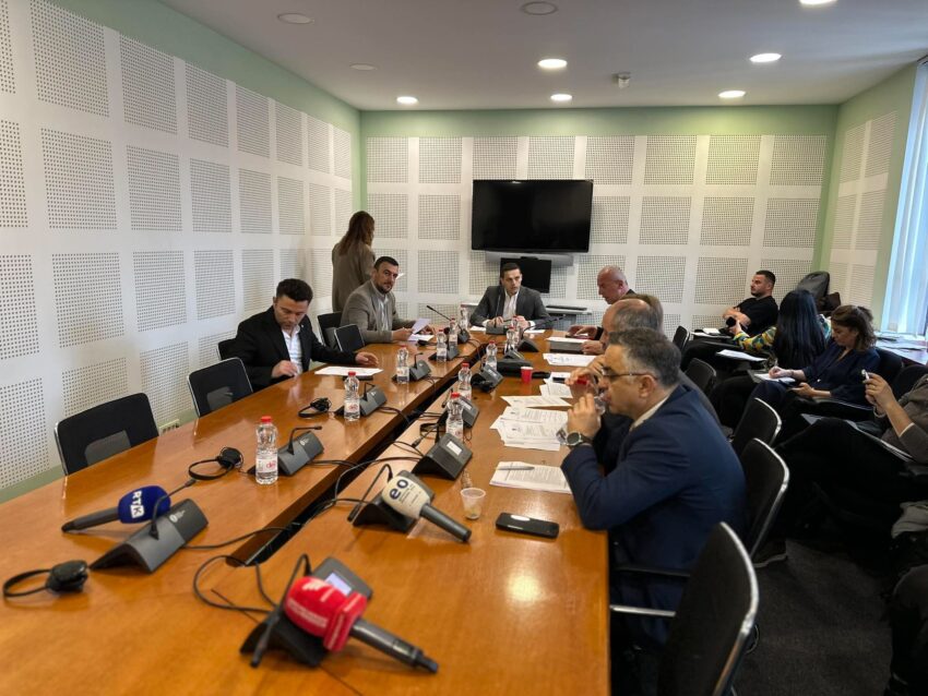 Komisioni për Legjislacion miraton projektligjin për “çmimet tavan”