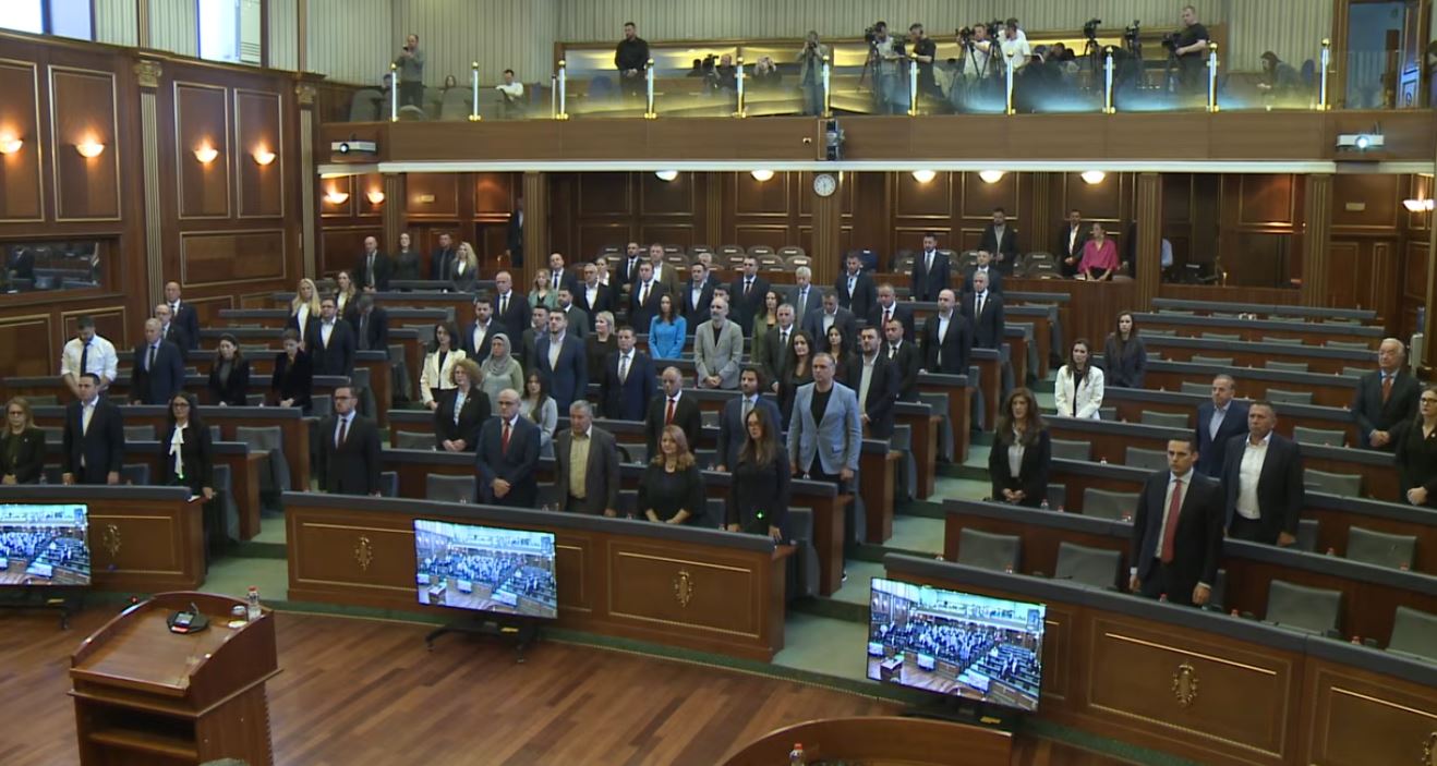 Kuvendi mban një minutë heshtje për ish-kryetarin e Klinës, Ismet Rracin