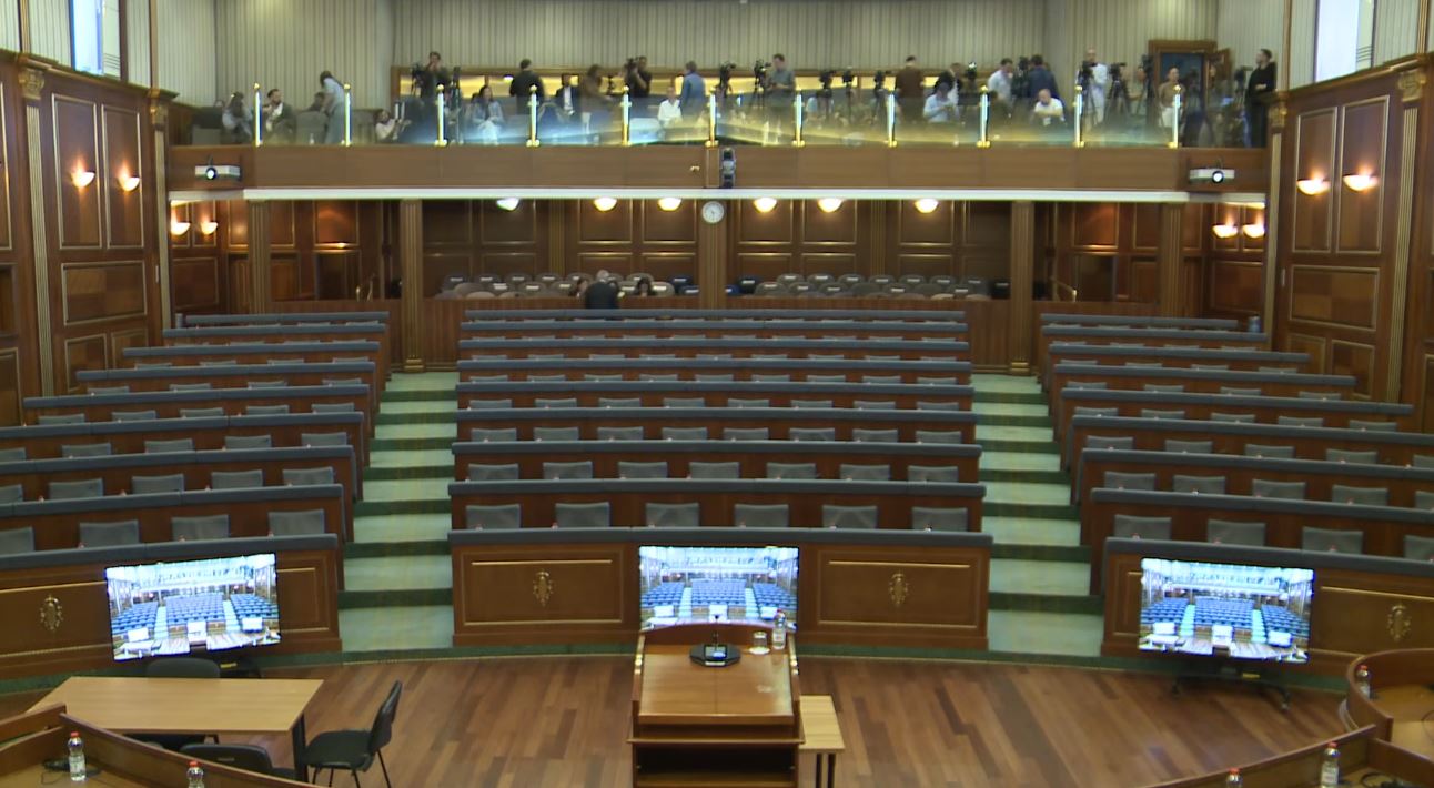 Ende asnjë deputetë në sallë, seanca u lajmërua për në orën 10:00