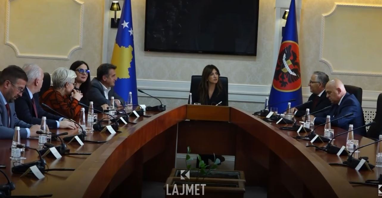 Zyrtarizimi i datës: Kosovarët i drejtohen kutive të votimit më 7 qershor (VIDEO)