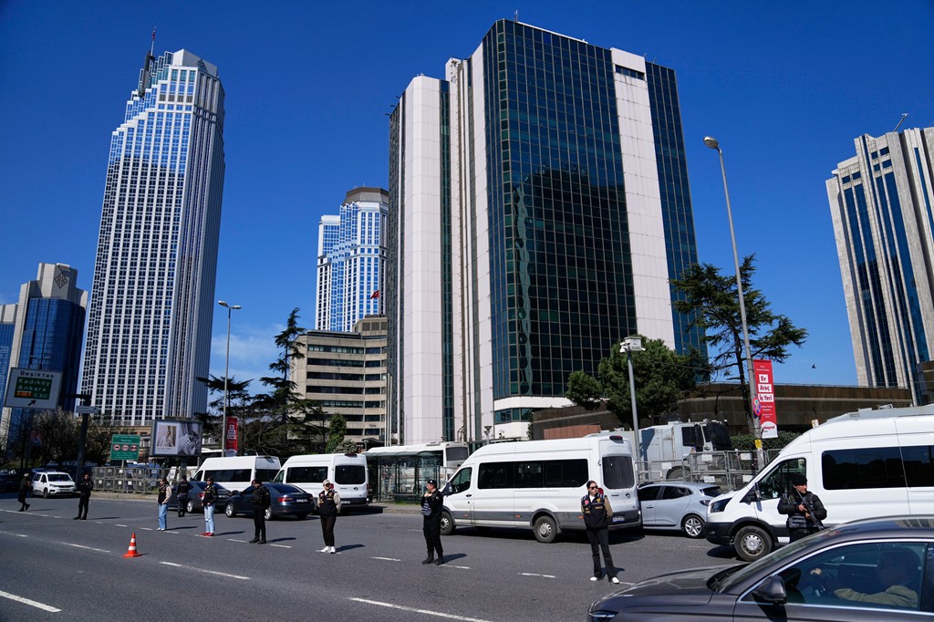 Të shtënat në Stamboll: Ministria e Jashtme e Izraelit thotë se terrori nuk do t'i dekurajojë