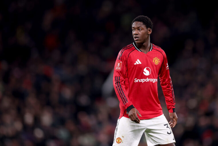 Mainoo mbetet te Man United