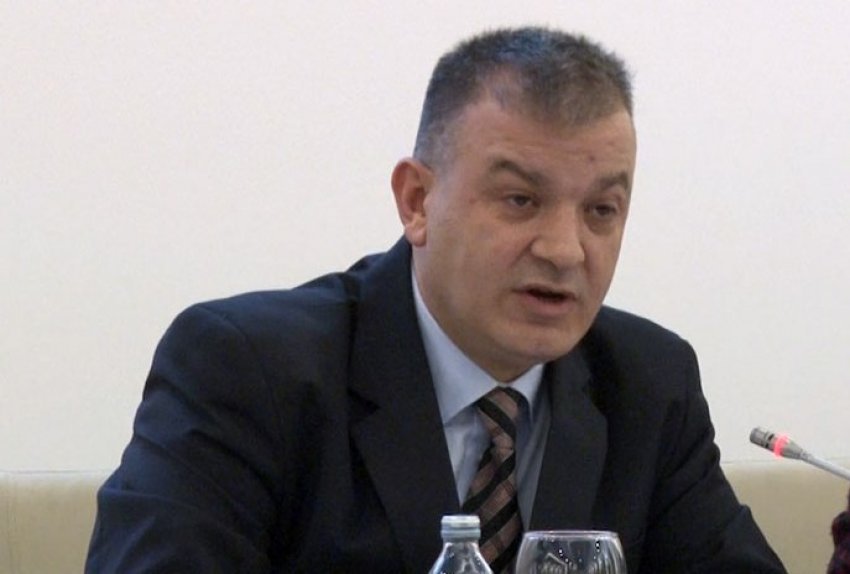 "Po e zgjedhim karate", Ankohet deputeti që shkruante mesazhe, thotë se iu cenua privatësia