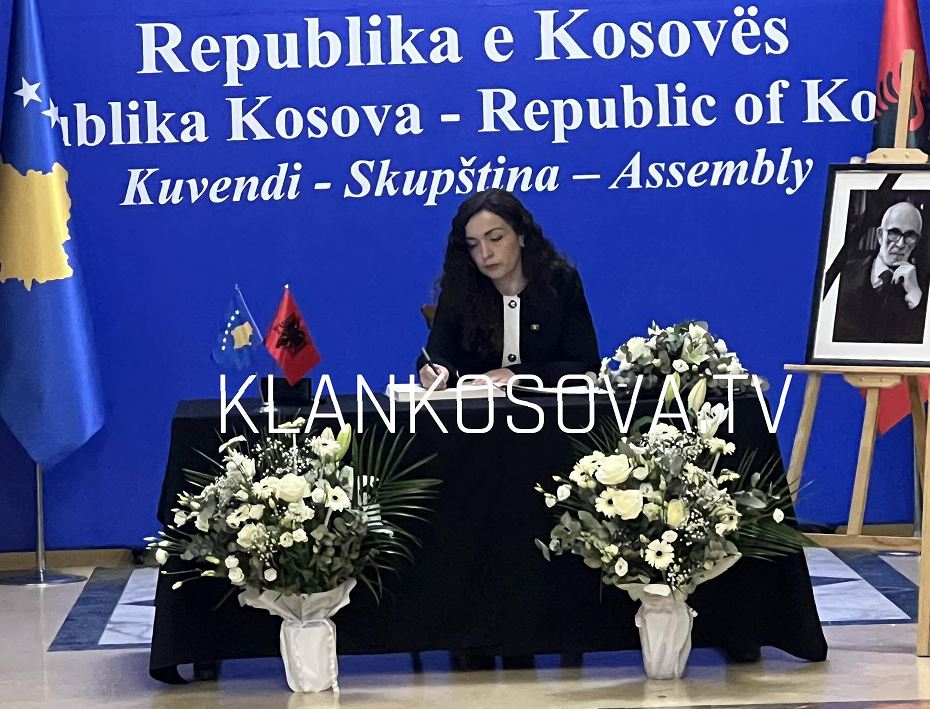Homazhet për Qosjen, Osmani nënshkruhet në Librin e Zisë
