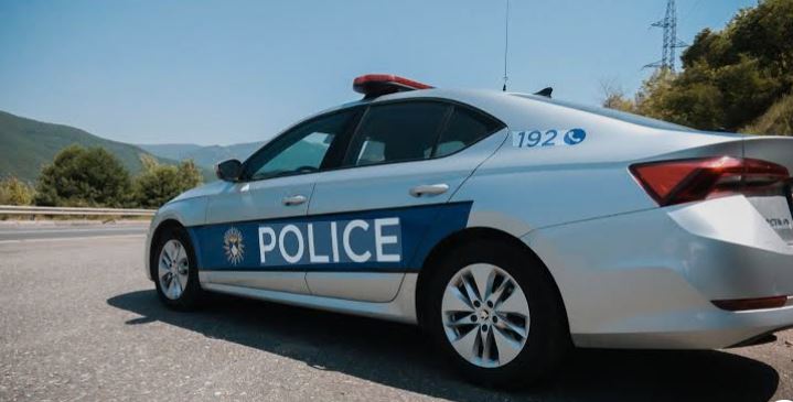 Dëmtohet një varr në Pejë, vidhet statujë prej bronzi me vlerë