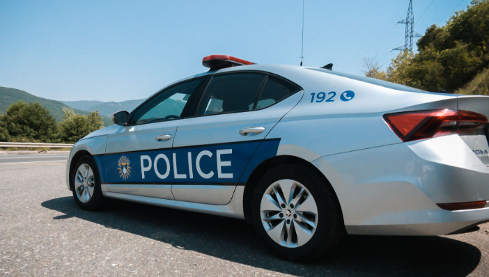 Ndalohet furgoni me dru pa dokumente përcjellëse në Viti