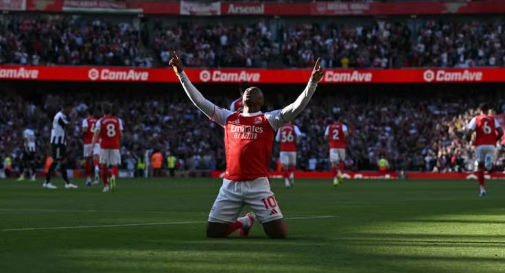 Këndellet Arsenali, mposht Newcastlen në Premier League
