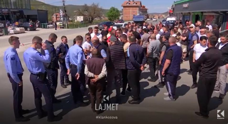 Protestë në Besi: Banorët duan qasje në rrugë e rrethrrotullim (VIDEO)