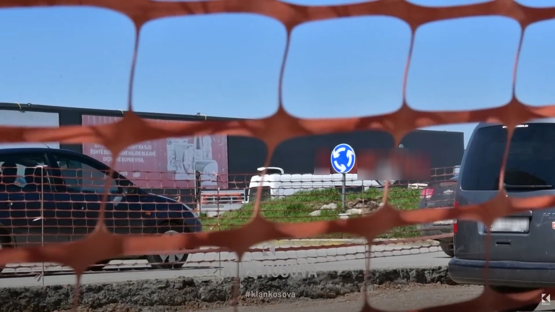 Biznesi 40-vjeçar i familjes Mehmeti rrezikohet nga zgjerimi i rrugës në Ferizaj (VIDEO)