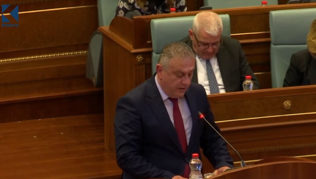 Seanca e Presidentit, deputeti Raduloviq ka një thirrje: Kthehuni në sallë